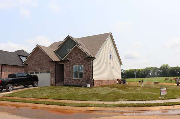 201 Harvest Moon Dr, Clarksville, TN 37043