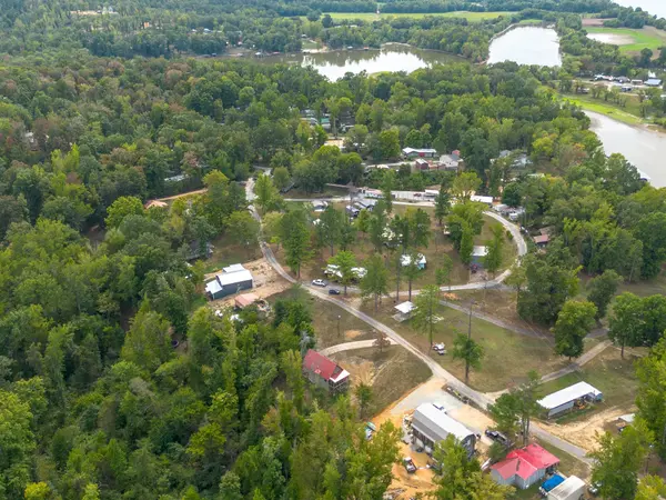 4428 Deer Creek Rd, Linden, TN 37096