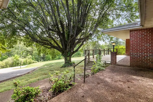 1720 Duke Loop, Dickson, TN 37055