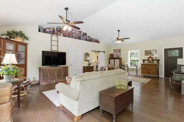 9588 Vaught Rd, Readyville, TN 37149