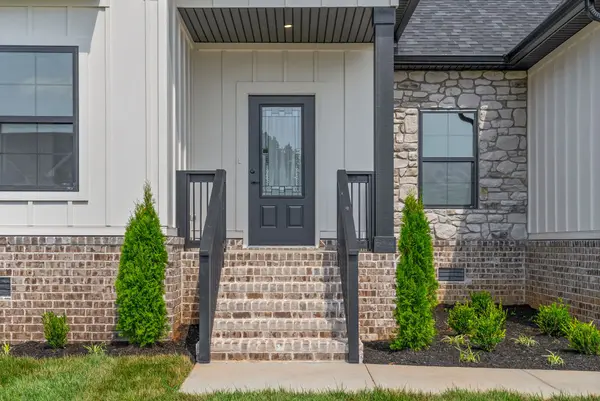 182 Harvest Moon Ct, Clarksville, TN 37043