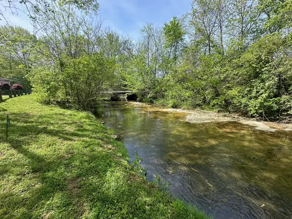 1014 Creekside Dr, Goodlettsville, TN 37072