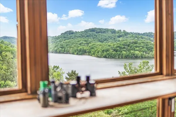 105 Sandgate Ct, Smithville, TN 37166
