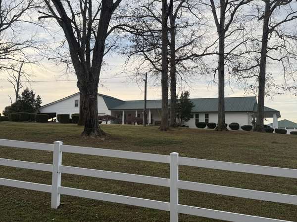 321 Bellview Rd, Waverly, TN 37185