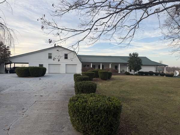 321 Bellview Rd, Waverly, TN 37185