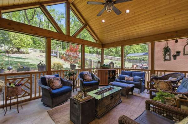 137 Sequoyah Ln, Nashville, TN 37221