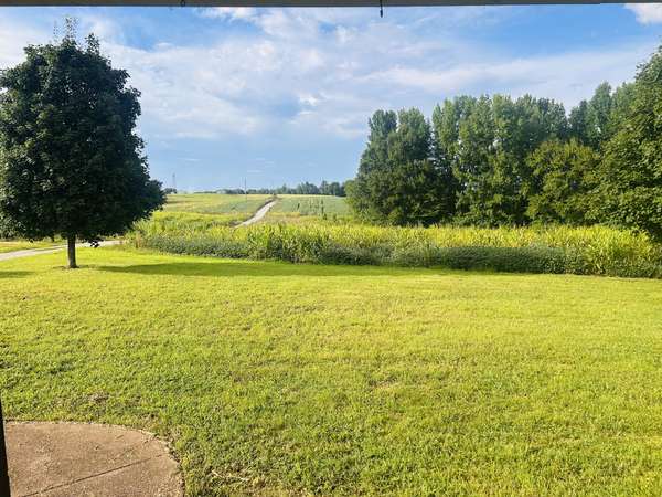 235 Breezy Knoll Ln, Morrison, TN 37357