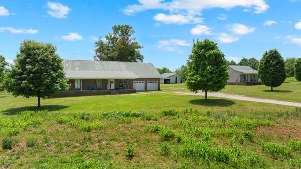235 Breezy Knoll Ln, Morrison, TN 37357