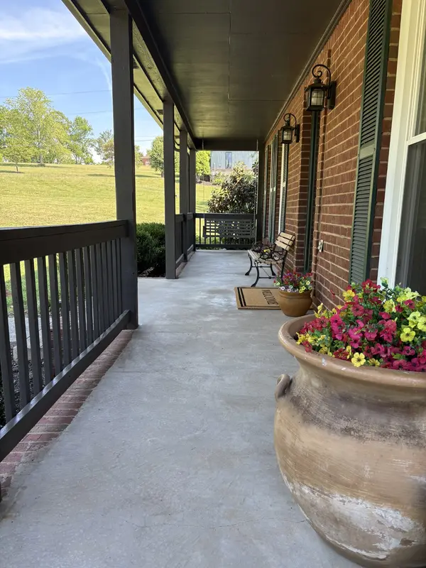 1616 Anderson Rd, Hendersonville, TN 37075