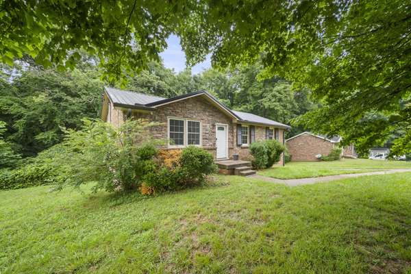 2733 Turner Ln, Clarksville, TN 37040