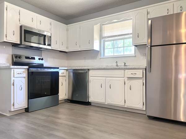 211 Chapel St #H, Clarksville, TN 37042