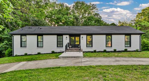 351 Hampshire Dr, Clarksville, TN 37043