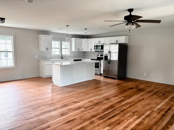 400 Circle Dr, Estill Springs, TN 37330