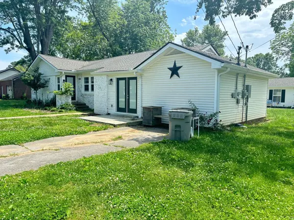 400 Circle Dr, Estill Springs, TN 37330