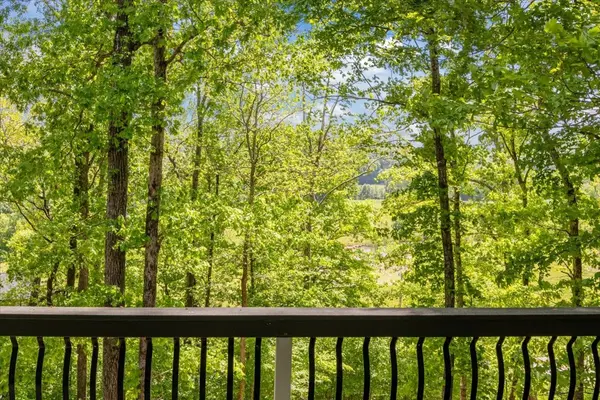 6130 Clydeton Rd, Waverly, TN 37185