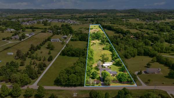 2740 Critz Ln, Thompsons Station, TN 37179