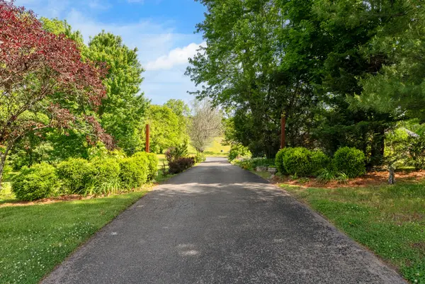 2740 Critz Ln, Thompsons Station, TN 37179