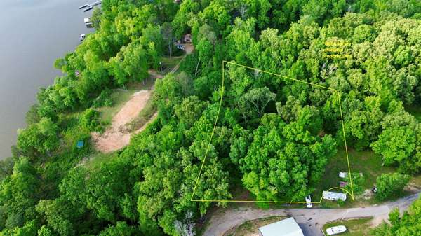 84 Lakeview Dr, Eva, TN 38333