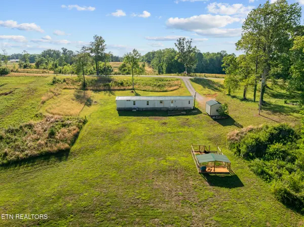 390 SparkmanTown Rd, Rock Island, TN 38581