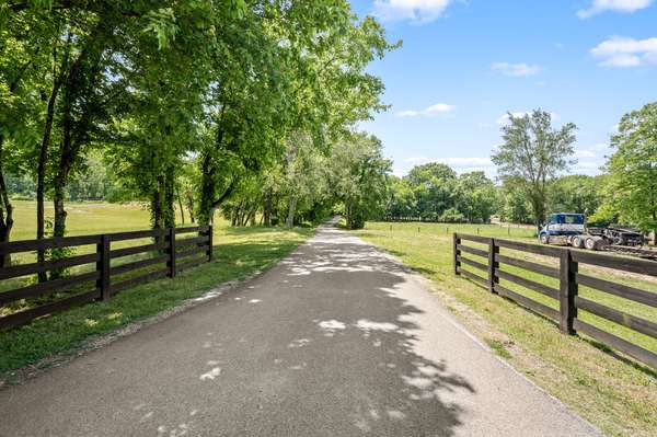 4303 Moore Ln, Culleoka, TN 38451