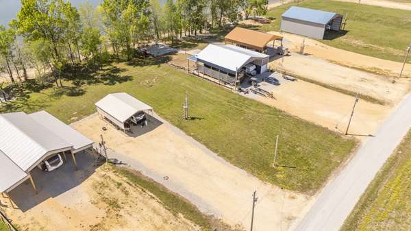 855 Hardin Bottom River Rd, Clifton, TN 38425