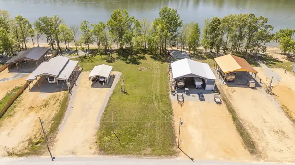 855 Hardin Bottom River Rd, Clifton, TN 38425