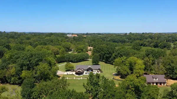 2622 Poplar Knoll Dr, Columbia, TN 38401