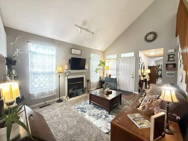 4040 Farmingham Woods Dr, Hermitage, TN 37076