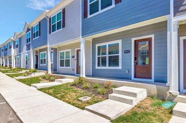 8066 Logan Dr, La Vergne, TN 37086