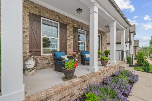 2336 Coppergate Way, Thompsons Station, TN 37179