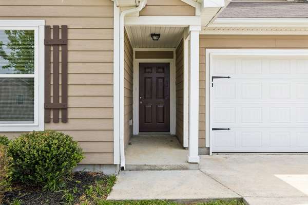 2702 Swarm Ct, Columbia, TN 38401
