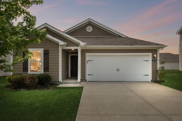 2702 Swarm Ct, Columbia, TN 38401