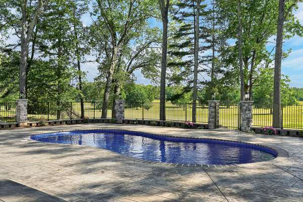 28 Lakeland Dr, Mcminnville, TN 37110