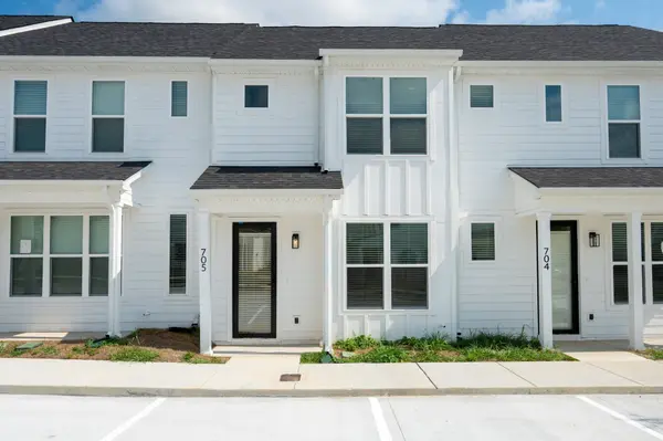 705 Laura Ward Pl, Lebanon, TN 37087
