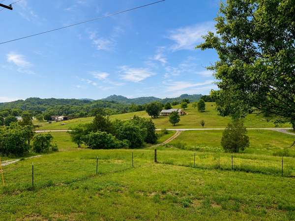4545 Browning Branch Rd, Bethpage, TN 37022