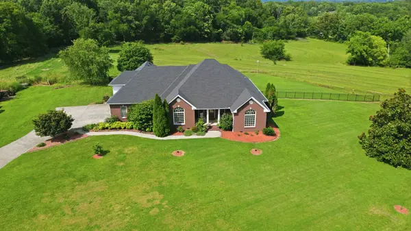 1045 McClure Rd, Clarksville, TN 37040