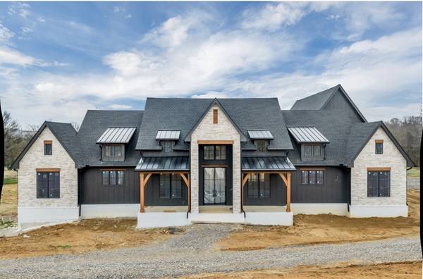 2388 Darks Mill Rd, Columbia, TN 38401
