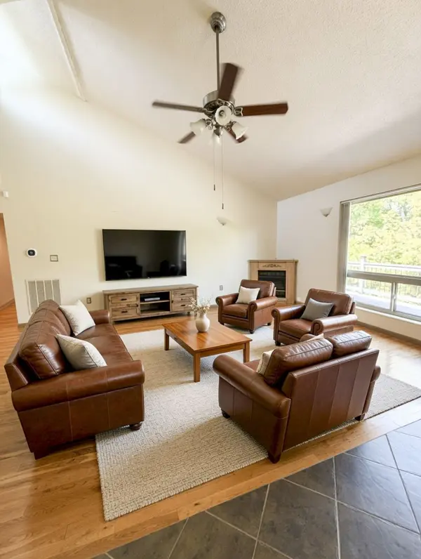 997 Lake Ridge Dr, Dandridge, TN 37725