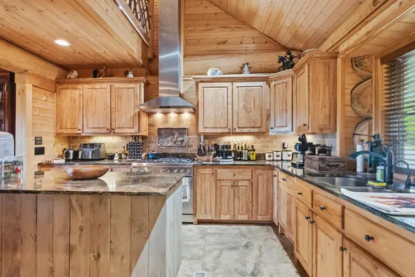 2835 Cross Mountain Rd, Shady Valley, TN 37688