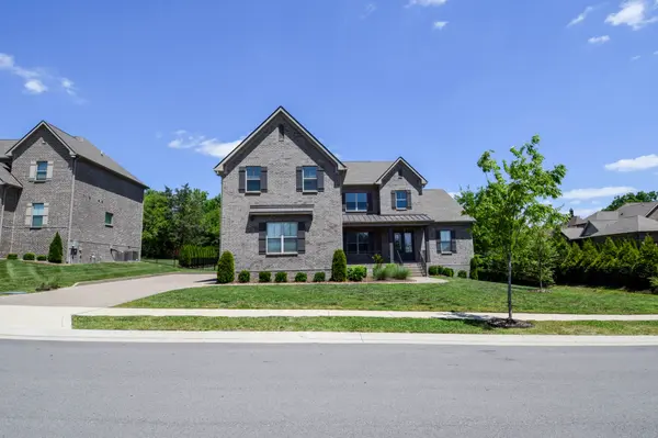 1002 Keeneland Dr, Gallatin, TN 37066