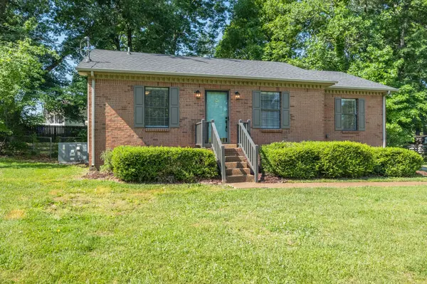 308 Oakdale Dr, White House, TN 37188