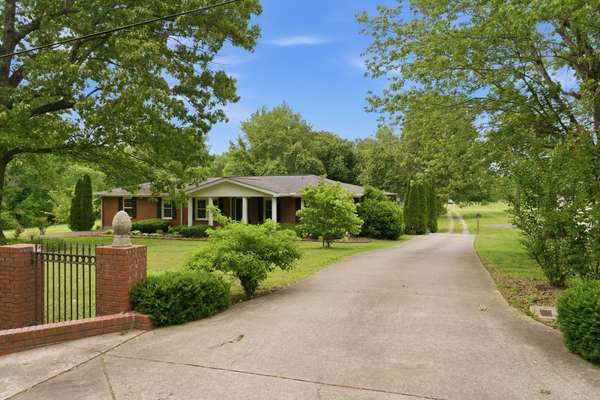 4449 Washington Rd, Greenbrier, TN 37073