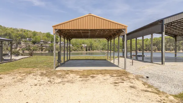 510 Riverfront Dr, Clifton, TN 38425