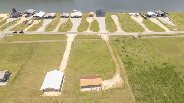 510 Riverfront Dr, Clifton, TN 38425