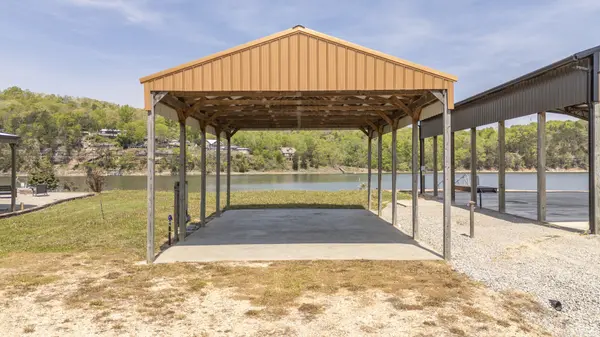 510 Riverfront Dr, Clifton, TN 38425