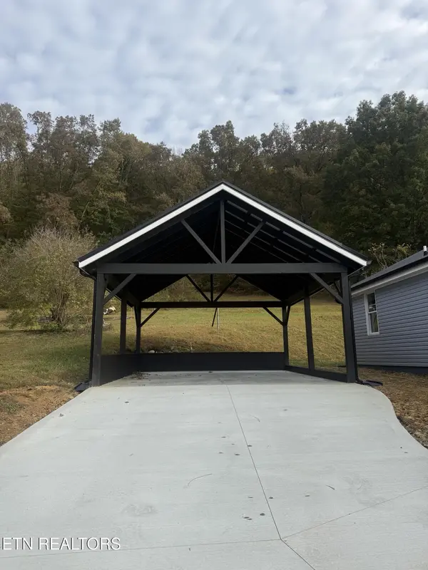 220 Walden Ave, Oliver Springs, TN 37840