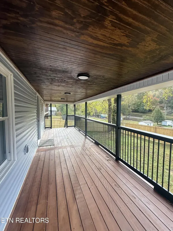 220 Walden Ave, Oliver Springs, TN 37840