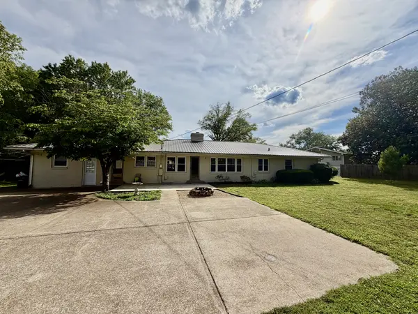 232 Admiral Cir, Lawrenceburg, TN 38464
