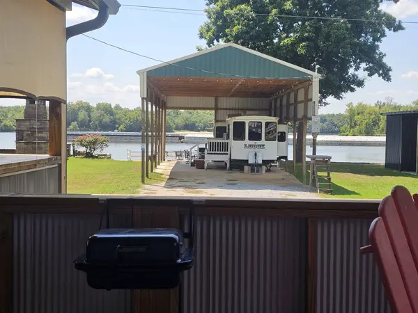 628 River Rd, Clifton, TN 38425