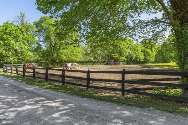 300 Gunter Smith Rd, Pulaski, TN 38478